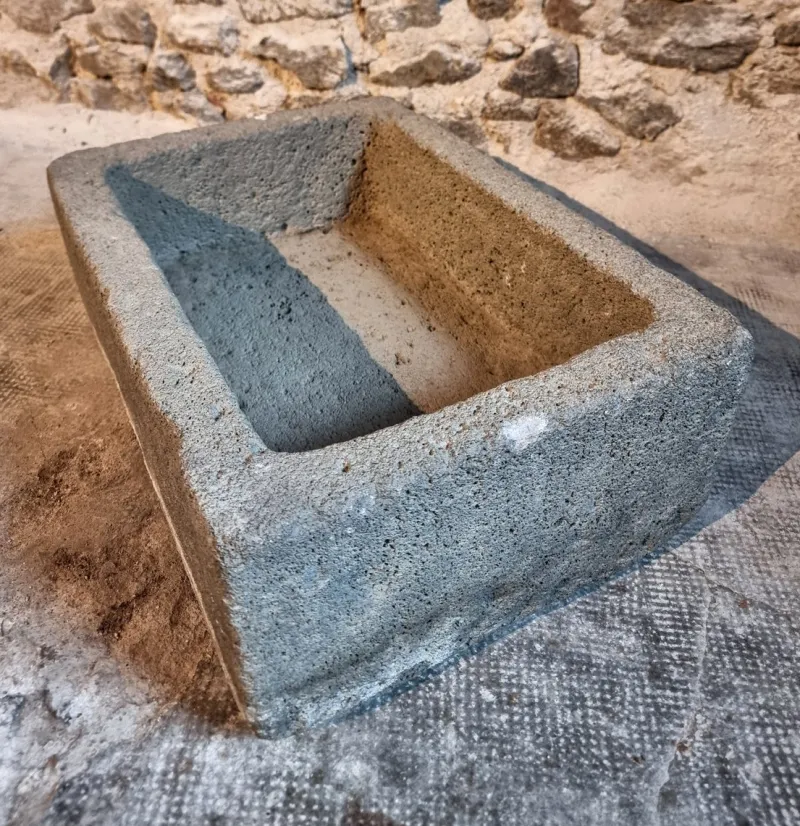 New Pamono Antique French Volvic Stone Trough Water Basin, Puy-de-Dôme, 18th Century
