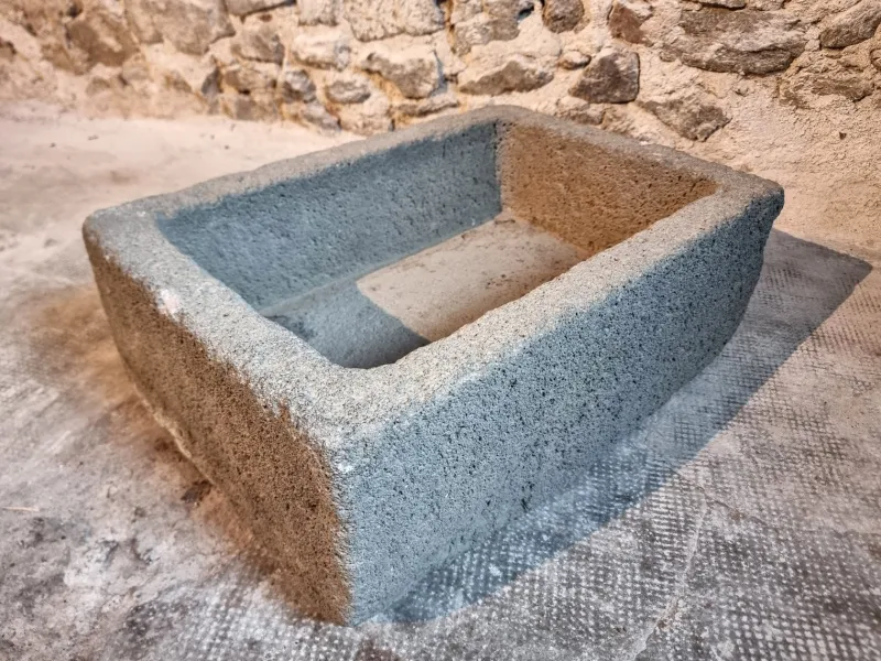 New Pamono Antique French Volvic Stone Trough Water Basin, Puy-de-Dôme, 18th Century