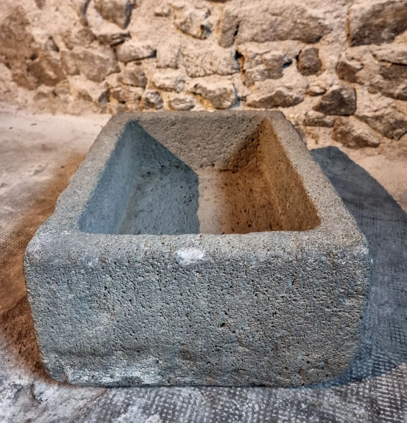 New Pamono Antique French Volvic Stone Trough Water Basin, Puy-de-Dôme, 18th Century