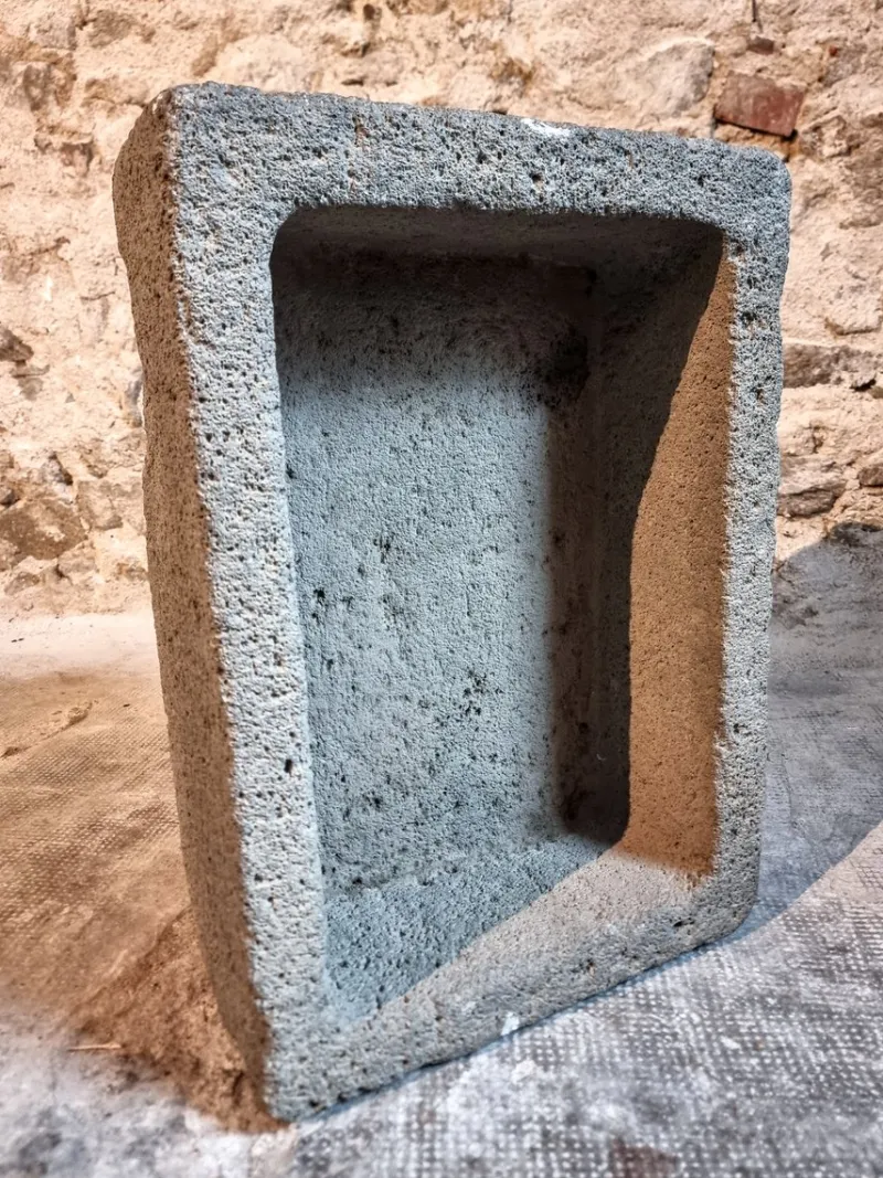 New Pamono Antique French Volvic Stone Trough Water Basin, Puy-de-Dôme, 18th Century