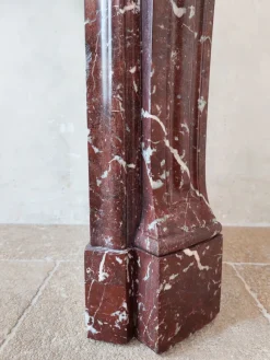 Pamono Antique Hand-Carved Trois Coquilles Mantelpiece in Red Marble><noscript><img width=