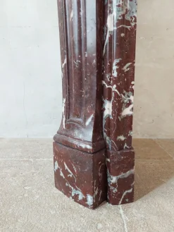 Pamono Antique Hand-Carved Trois Coquilles Mantelpiece in Red Marble><noscript><img width=