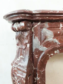 Pamono Antique Hand-Carved Trois Coquilles Mantelpiece in Red Marble><noscript><img width=