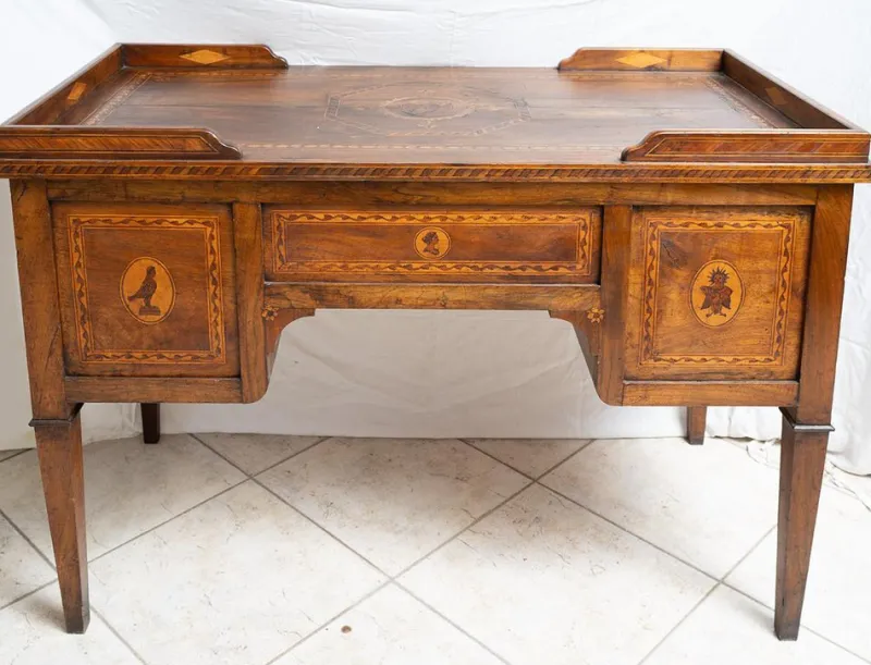 Pamono Antique Louis XVI Center Room Desk in Solid Walnut, Naples, 18th Century> Desks