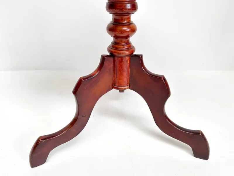 Pamono Antique Mahogany Tripod Table: Scalloped Edge Wine Table, 1890s> Coffee & Side Tables