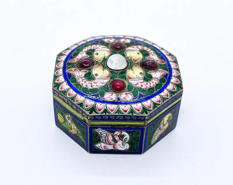 Sale Pamono Antique Mughal Box in Sterling Silver with Meenakari Enamels and Rubies, 1900