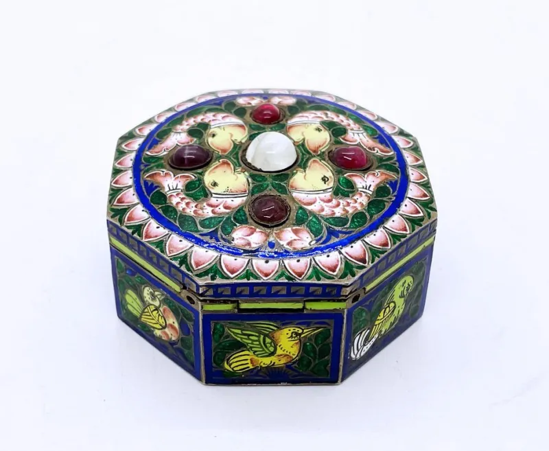 Sale Pamono Antique Mughal Box in Sterling Silver with Meenakari Enamels and Rubies, 1900