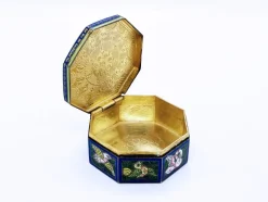 Sale Pamono Antique Mughal Box in Sterling Silver with Meenakari Enamels and Rubies, 1900