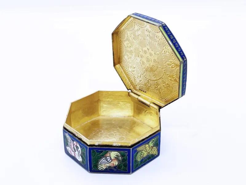Sale Pamono Antique Mughal Box in Sterling Silver with Meenakari Enamels and Rubies, 1900