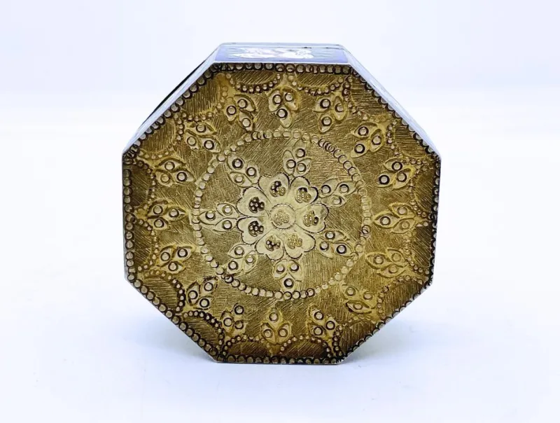 Sale Pamono Antique Mughal Box in Sterling Silver with Meenakari Enamels and Rubies, 1900