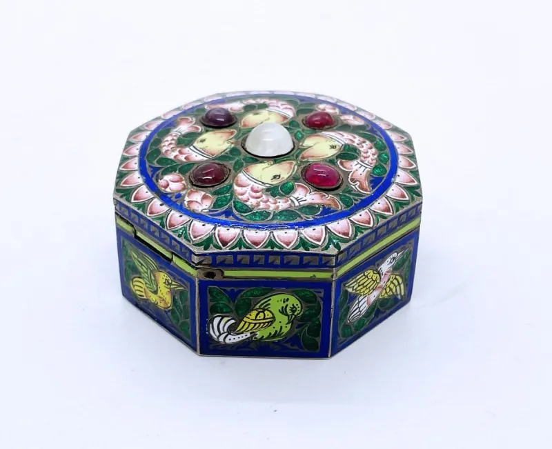 Sale Pamono Antique Mughal Box in Sterling Silver with Meenakari Enamels and Rubies, 1900