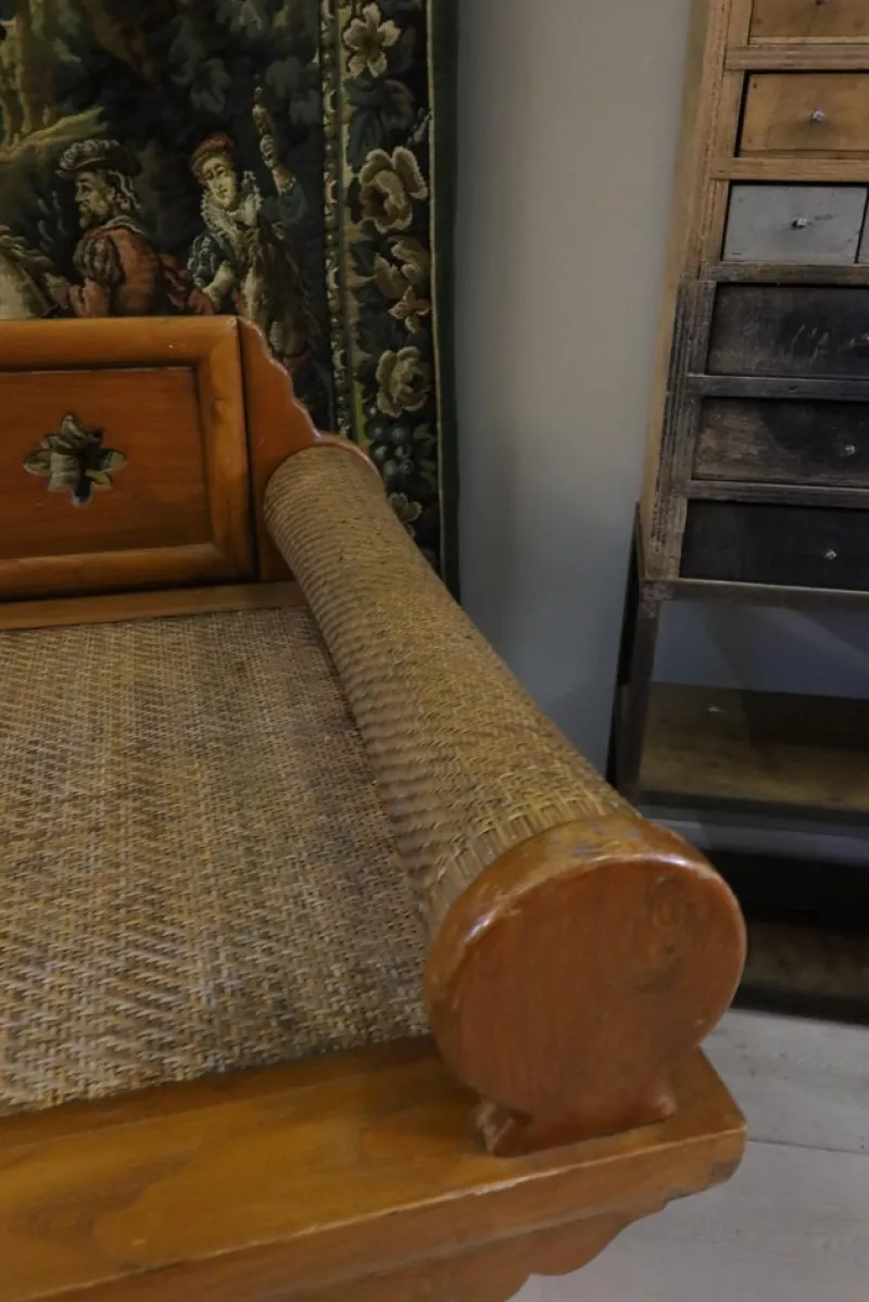 Pamono Antique Opium Windowsill Daybed> Beds & Bedroom Sets