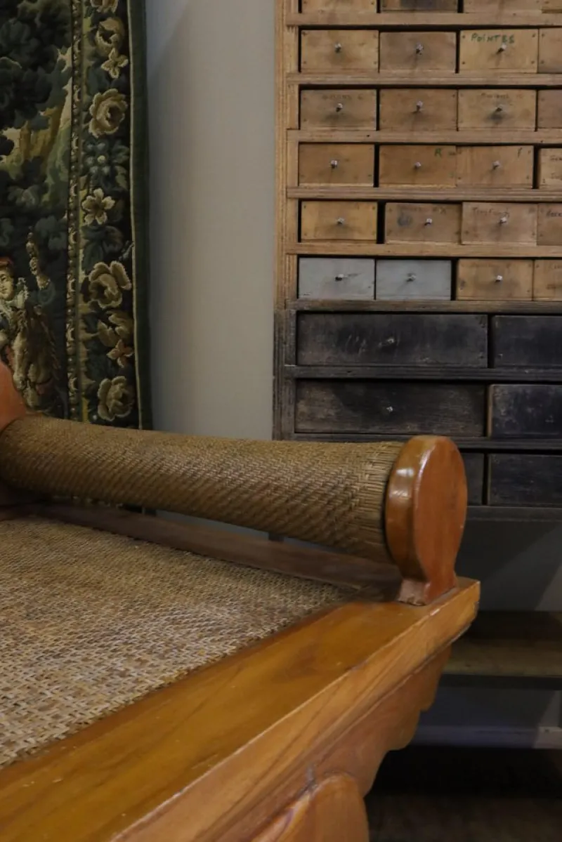 Pamono Antique Opium Windowsill Daybed> Beds & Bedroom Sets