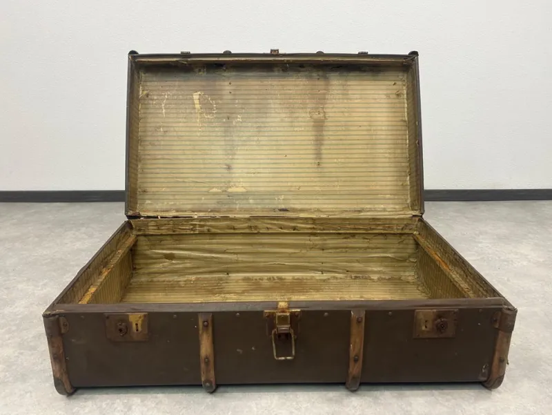 Pamono Antique Overseas Travel Case> Trunks Crates & Baskets