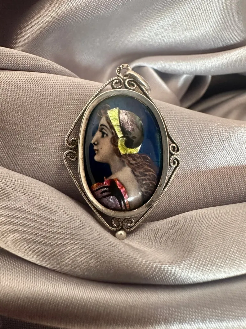 Pamono Antique Pendant in Limoges Enamel and Silver from Sazerat, 1890s> Necklaces