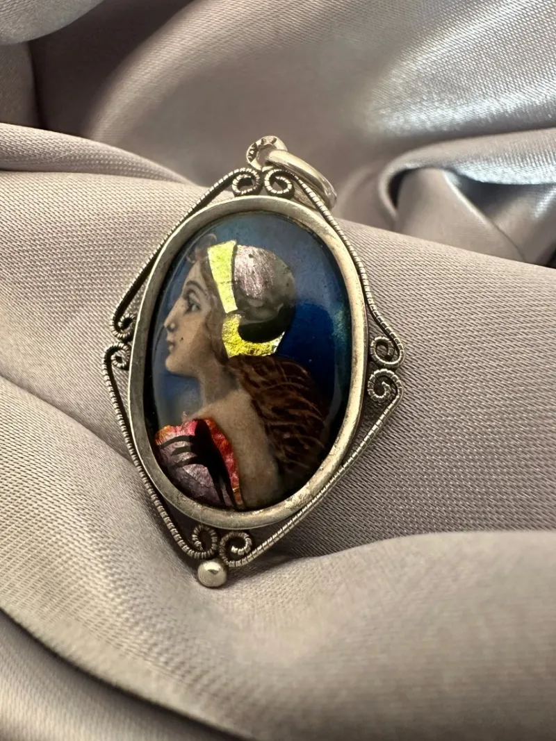 Pamono Antique Pendant in Limoges Enamel and Silver from Sazerat, 1890s> Necklaces