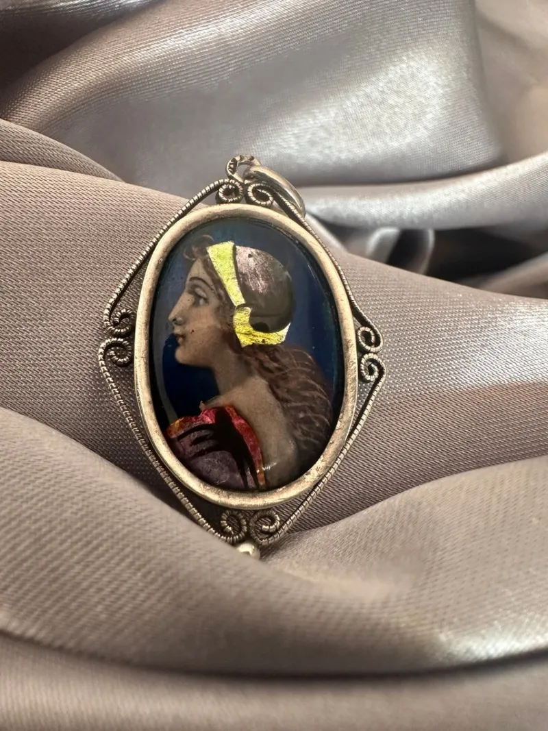 Pamono Antique Pendant in Limoges Enamel and Silver from Sazerat, 1890s> Necklaces