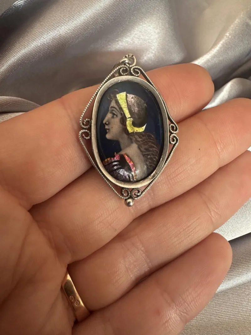 Pamono Antique Pendant in Limoges Enamel and Silver from Sazerat, 1890s> Necklaces