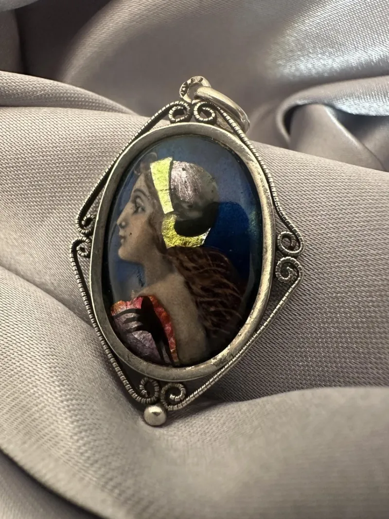 Pamono Antique Pendant in Limoges Enamel and Silver from Sazerat, 1890s> Necklaces