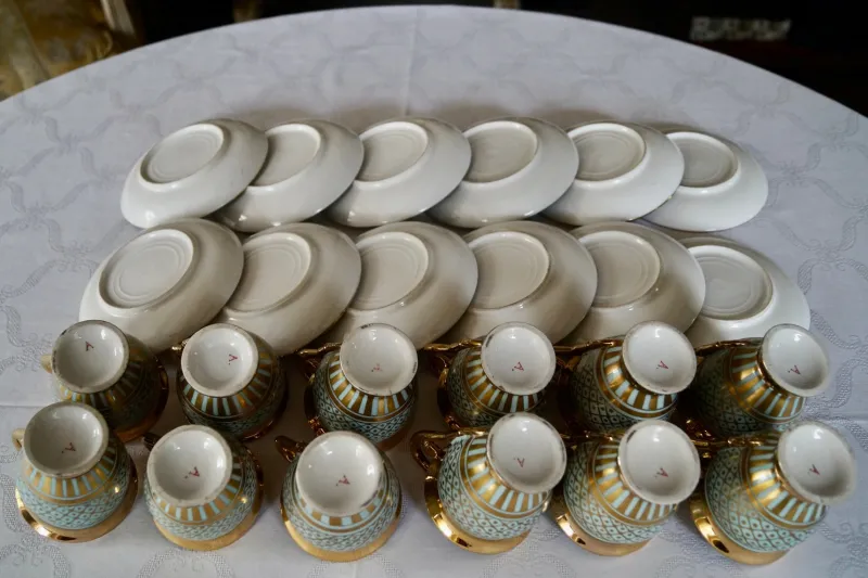 Outlet Pamono Antique Queen Marie Antoinette Coffee and Tea Service from Rue Thiroux Paris Porcelain, France, 1825, Set of 16