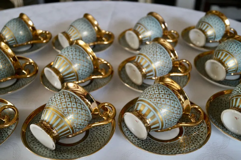 Outlet Pamono Antique Queen Marie Antoinette Coffee and Tea Service from Rue Thiroux Paris Porcelain, France, 1825, Set of 16