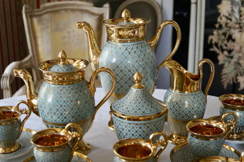Outlet Pamono Antique Queen Marie Antoinette Coffee and Tea Service from Rue Thiroux Paris Porcelain, France, 1825, Set of 16