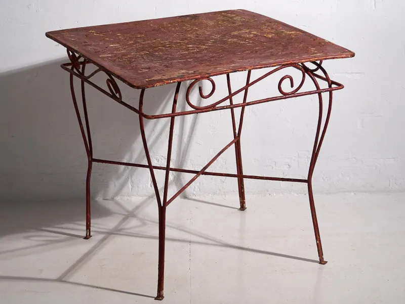 Sale Pamono Antique Red Terrace Table, 1920s