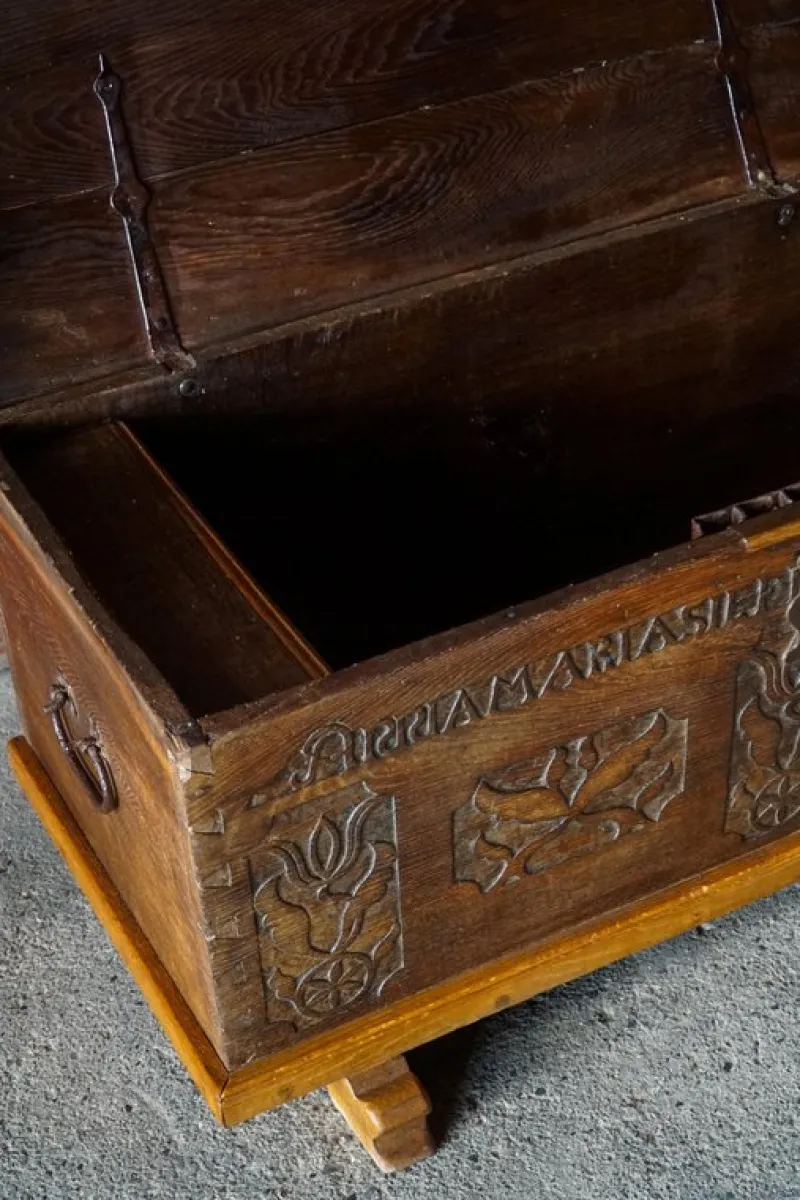 Pamono Antique Scandinavian Folk Art Oak Chest with Carved Panels, 1764> Dressers, Commodes & Chests