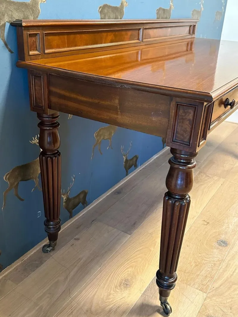 Pamono Antique Side Table in Mahogany> Coffee & Side Tables