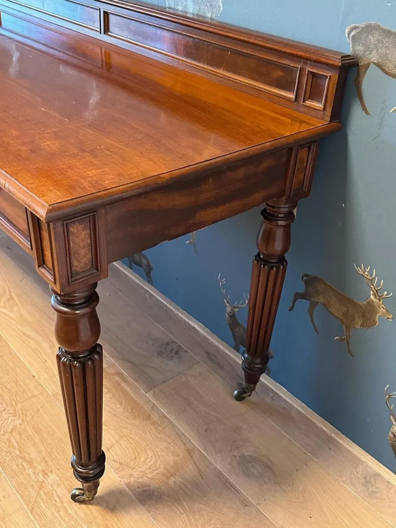 Pamono Antique Side Table in Mahogany> Coffee & Side Tables
