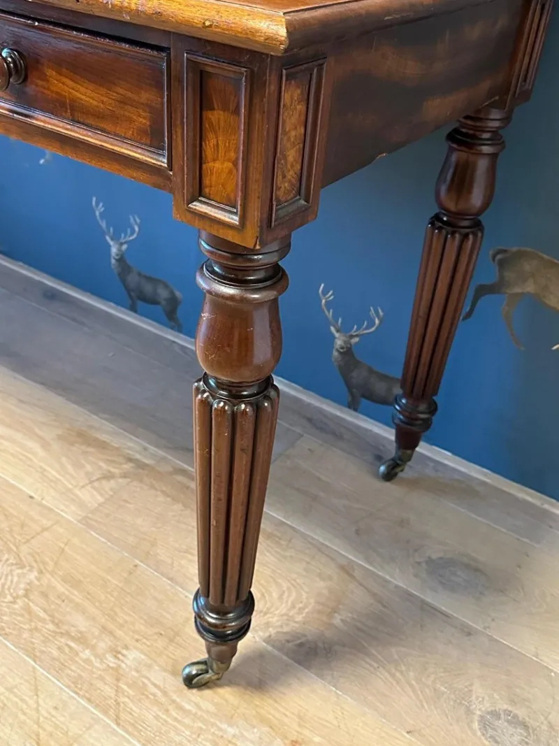 Pamono Antique Side Table in Mahogany> Coffee & Side Tables