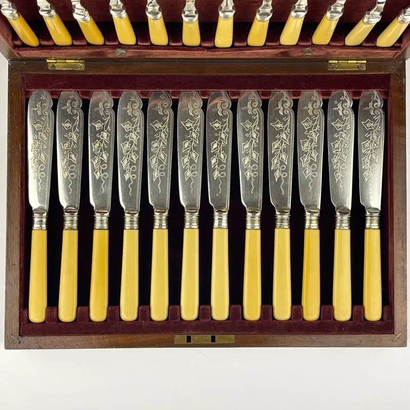 Pamono Antique Silver-Plated Fish Knifes and Forks for 12 from Sheffield, England, 1910s, Set of 24> Cutlery & Serving Utensils