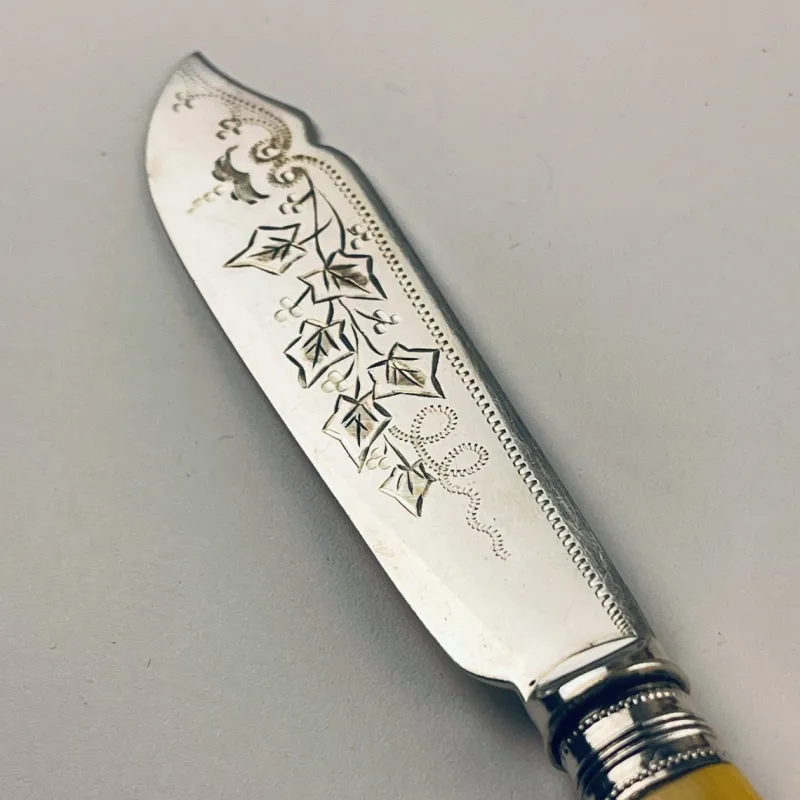 Pamono Antique Silver-Plated Fish Knifes and Forks for 12 from Sheffield, England, 1910s, Set of 24> Cutlery & Serving Utensils