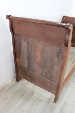 Pamono Antique Single Bed in Walnut, 19th Century> Beds & Bedroom Sets