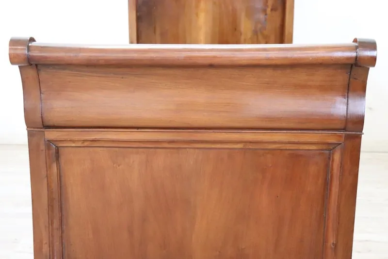 Pamono Antique Single Bed in Walnut, 19th Century> Beds & Bedroom Sets