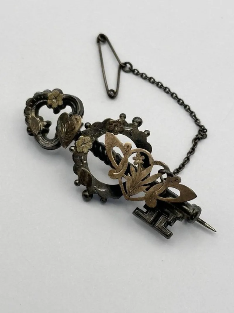 Pamono Antique Sterling Silver Brooch> Brooches