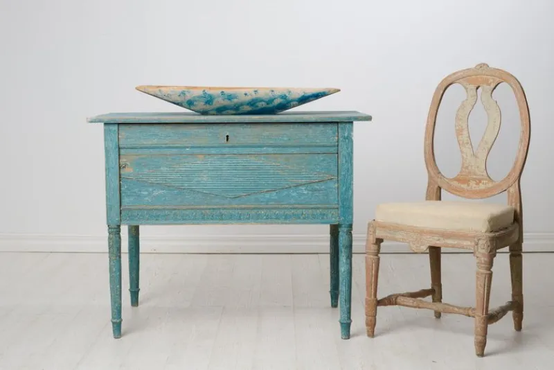 Sale Pamono Antique Swedish Blue Painted Hand-Carved Country Table