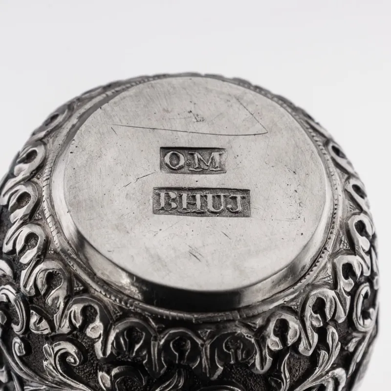 Pamono Antique 19th Century Indian Kutch Silver Scent Bottle by Oomersi Mawji, 1890s> Bottles, Carafes & Jugs