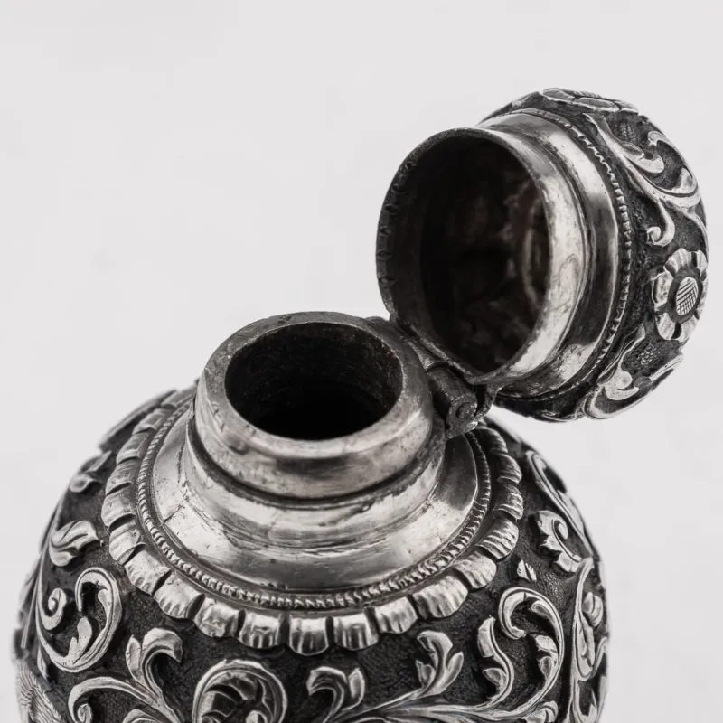 Pamono Antique 19th Century Indian Kutch Silver Scent Bottle by Oomersi Mawji, 1890s> Bottles, Carafes & Jugs