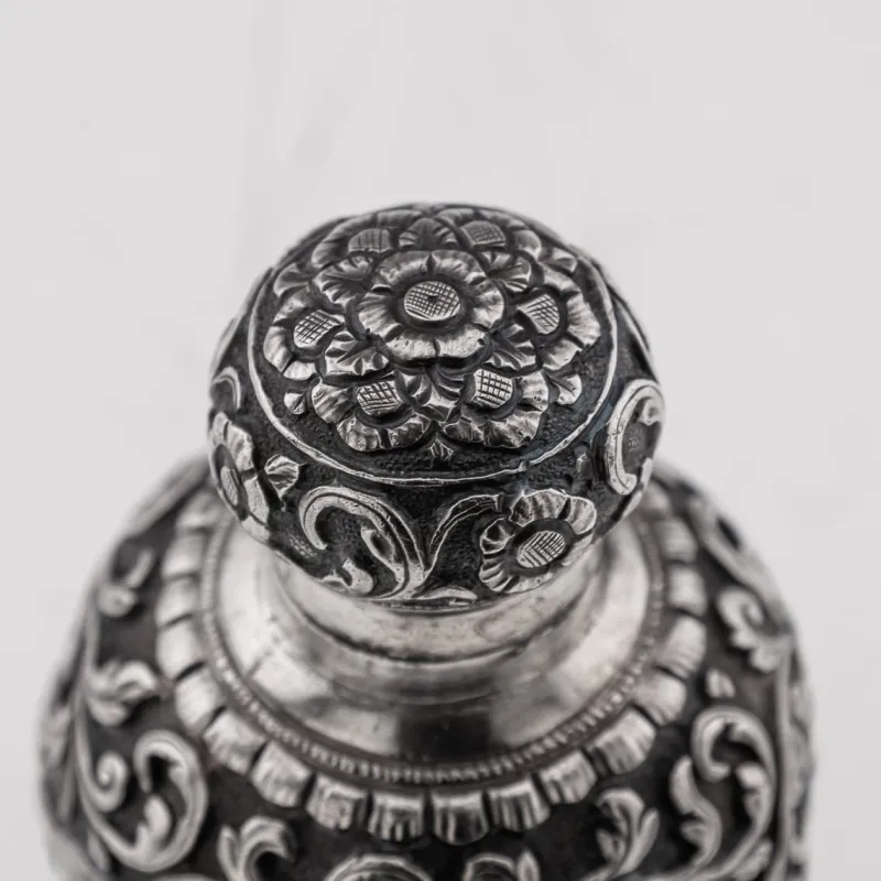 Pamono Antique 19th Century Indian Kutch Silver Scent Bottle by Oomersi Mawji, 1890s> Bottles, Carafes & Jugs
