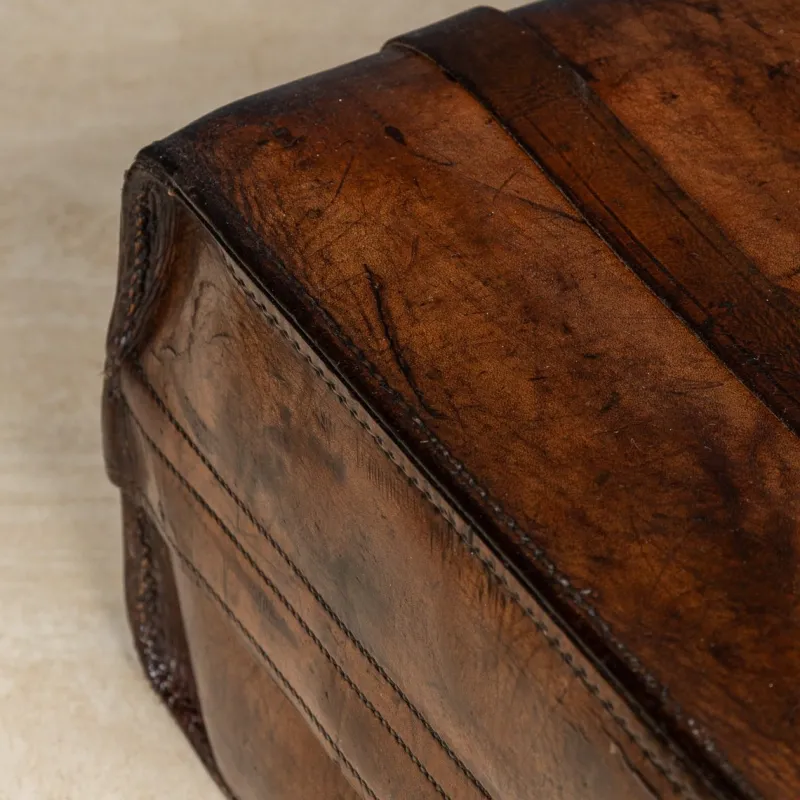 Pamono Antique 19th Century Victorian Leather Suitcase with Painted Crest, 1850s> Trunks Crates & Baskets