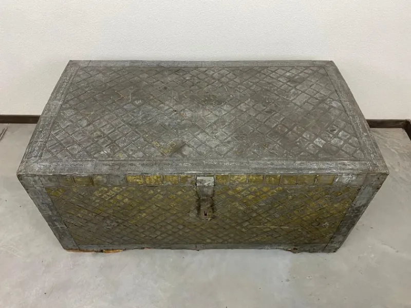 Online Pamono Antique Travel Chest, 1700s