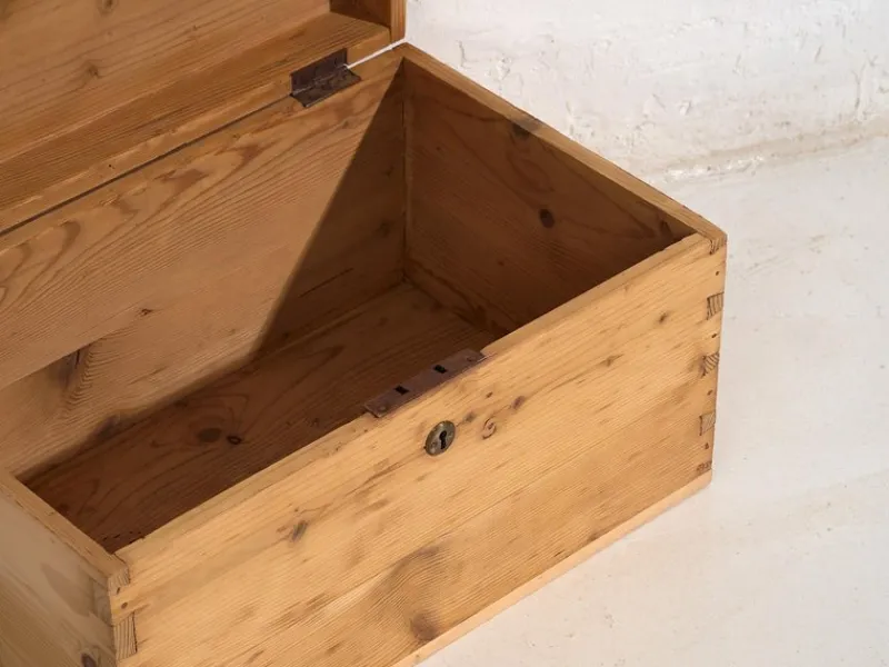 Pamono Antique Travel Chest, 1920s> Trunks Crates & Baskets