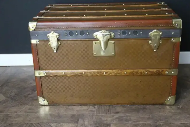 Pamono Antique Trunk from Moynat, 1910> Trunks Crates & Baskets
