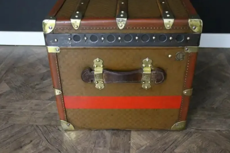 Pamono Antique Trunk from Moynat, 1910> Trunks Crates & Baskets