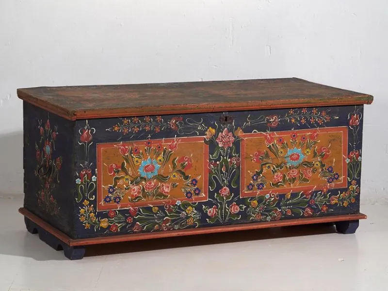 Pamono Antique Trunk with Floral Motifs, 1870s> Trunks Crates & Baskets