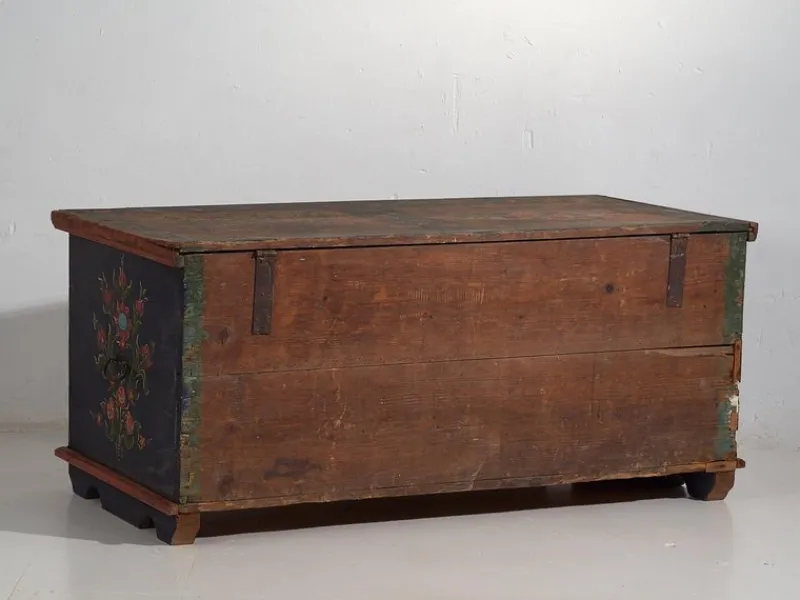 Pamono Antique Trunk with Floral Motifs, 1870s> Trunks Crates & Baskets