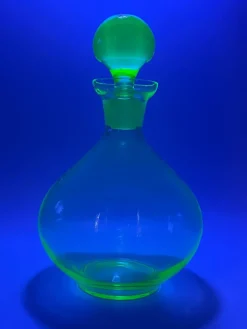 Pamono Antique Uranium Glass Carafe with Stopper, 1890s> Bottles, Carafes & Jugs