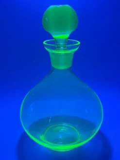 Pamono Antique Uranium Glass Carafe with Stopper, 1890s> Bottles, Carafes & Jugs