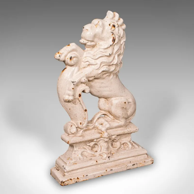 Discount Pamono Antique Victorian English Cast Iron Heraldic Lion Doorstop, 1890s